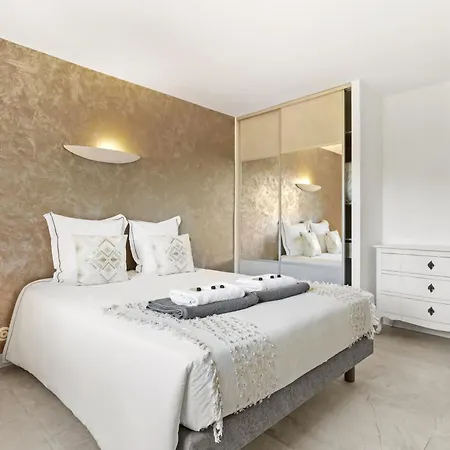 A 200m De La Willa Sainte-Maxime