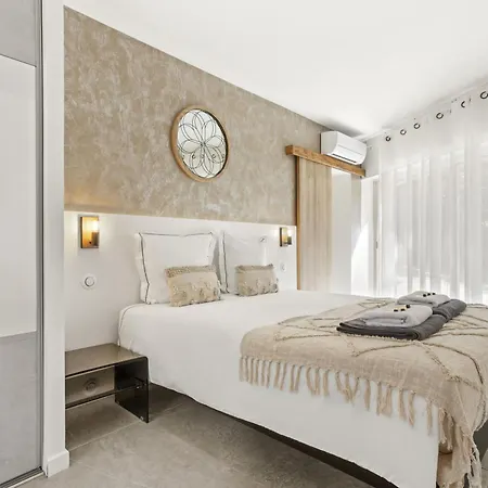 Villa à 200m De La *