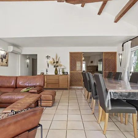 A 200m De La Βίλα Σαιντ-Μαξίμ